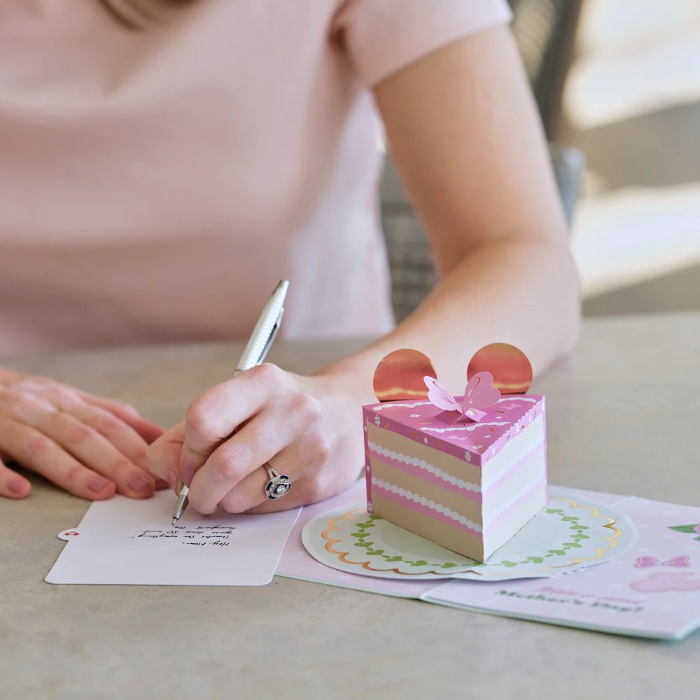 Disney’s Minnie Mouse Sweet Mother’s Day Pop-Up Card - Image 7